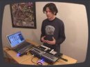Moldover est une sorte de DJ numrique des temps modernes qui nous explique son approche de la musique, de la scne et de la cration musicale au travers du 'controllerisme'  savoir l'utilisation pouss de contrleurs MIDI comme seuls instruments.