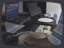 DJ Supaphonik testant la dernière version de MixVibes CROSS.