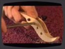 Reportage sur la fabrication d'un violon lectrique. http://www.vectorinstruments.com/