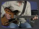 Neville Martin nous montre comment régler sa guitare Gibson 335 pour obtenir un son blues à la Clapton.