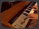 Dans la srie Revisitons les vintage avec RetroSound, voici le Logan String Melody qui est jou avec Friends, Song For Susa. Une TR-808 accompagne le clavier.