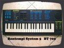 Retro toy keyboard demo by RetroSound Bontempi System 5 BT 705 8 bit wavetable sound generator, dual tone synthesis for combining 666 mixed sounds, 6 rubber drumpads, sustain, chorus and reverb fx, 24 preset rhythms, made in Italy this BT 705 keyboard is from my lovely friend susan rom. I put a audio out mod on the keyboard backside. really fat sound!